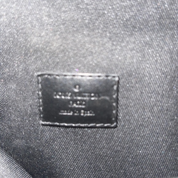 Louis Vuitton - Picture 5 of 7